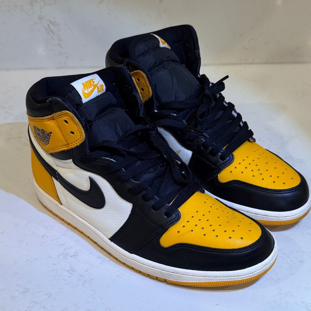 Nike Men's Black, White, and Yellow Jordan 1